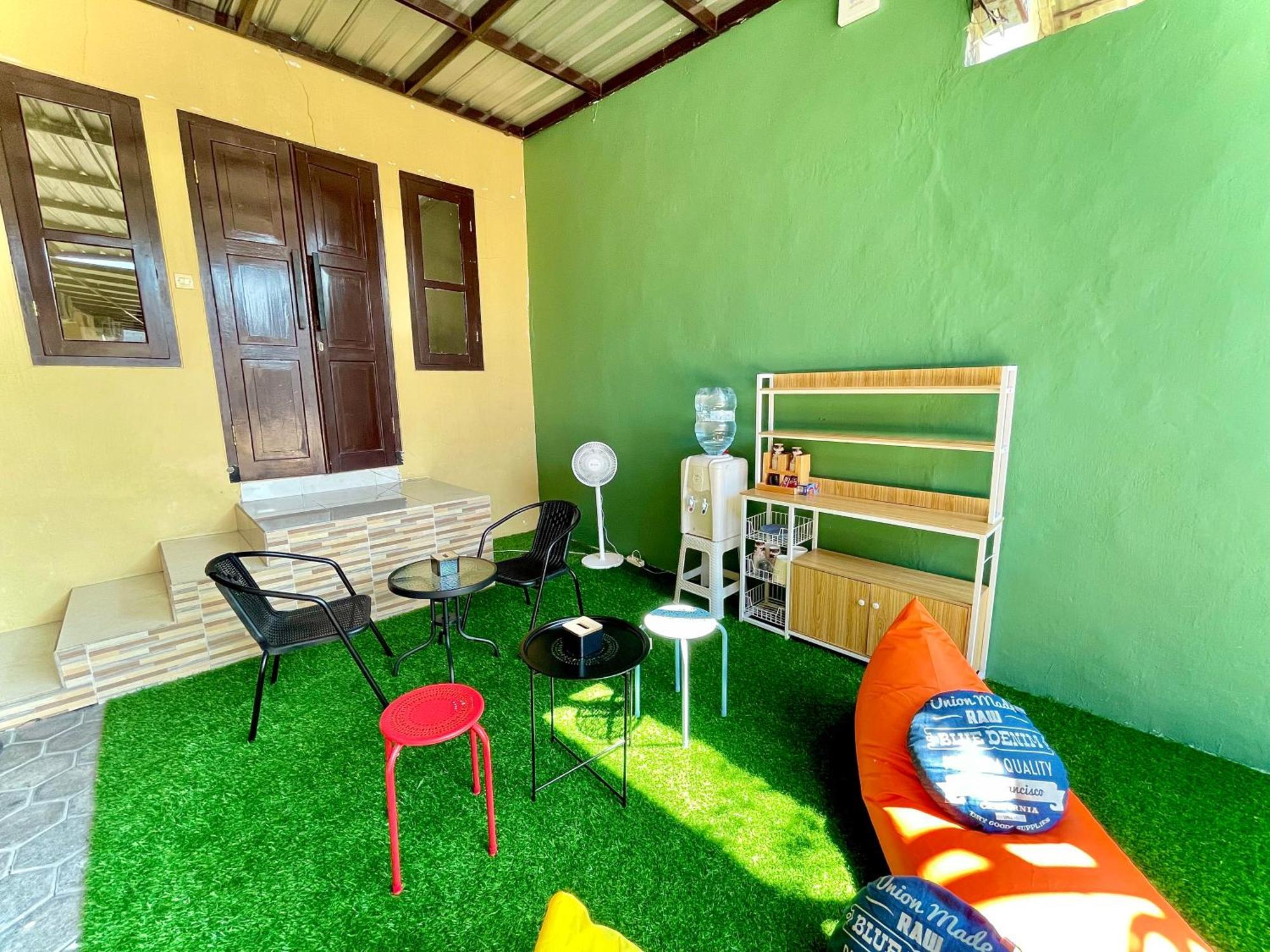 Offspring Ijen Hostel Banyuwangi Exterior foto